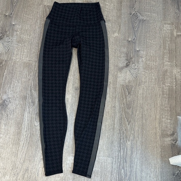 ALO Yoga Women’s Legging Airtech High Waist Houndstooth Size XS Black Gray - Picture 1 of 5